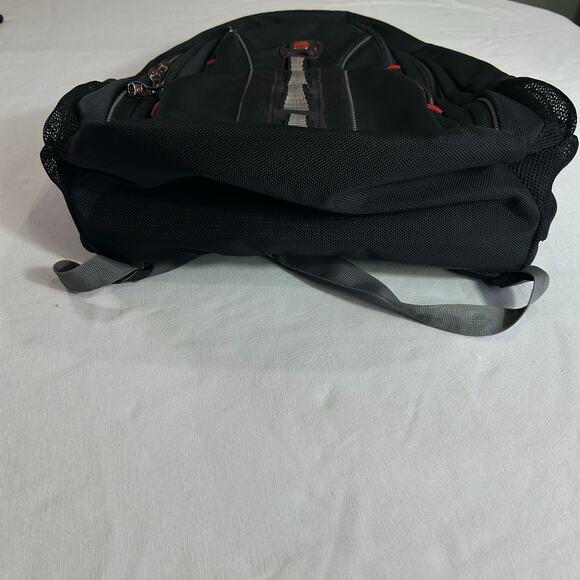 Swiss Gear 18" Laptop Backpack Four Pockets Black & Gray with Warranty Card - Picture 7 of 14